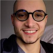 Defino-me como ambicioso e dedicado. Ministro aulas por paixão, não por dinheiro somente